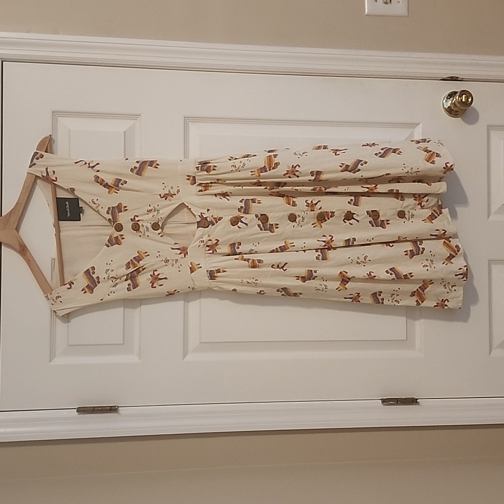 Modcloth Piñata Dress 🪅 Open keyhole front size Medium
